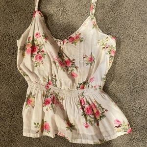 Size small Women’s blouse. Cute with blue Jean shorts!